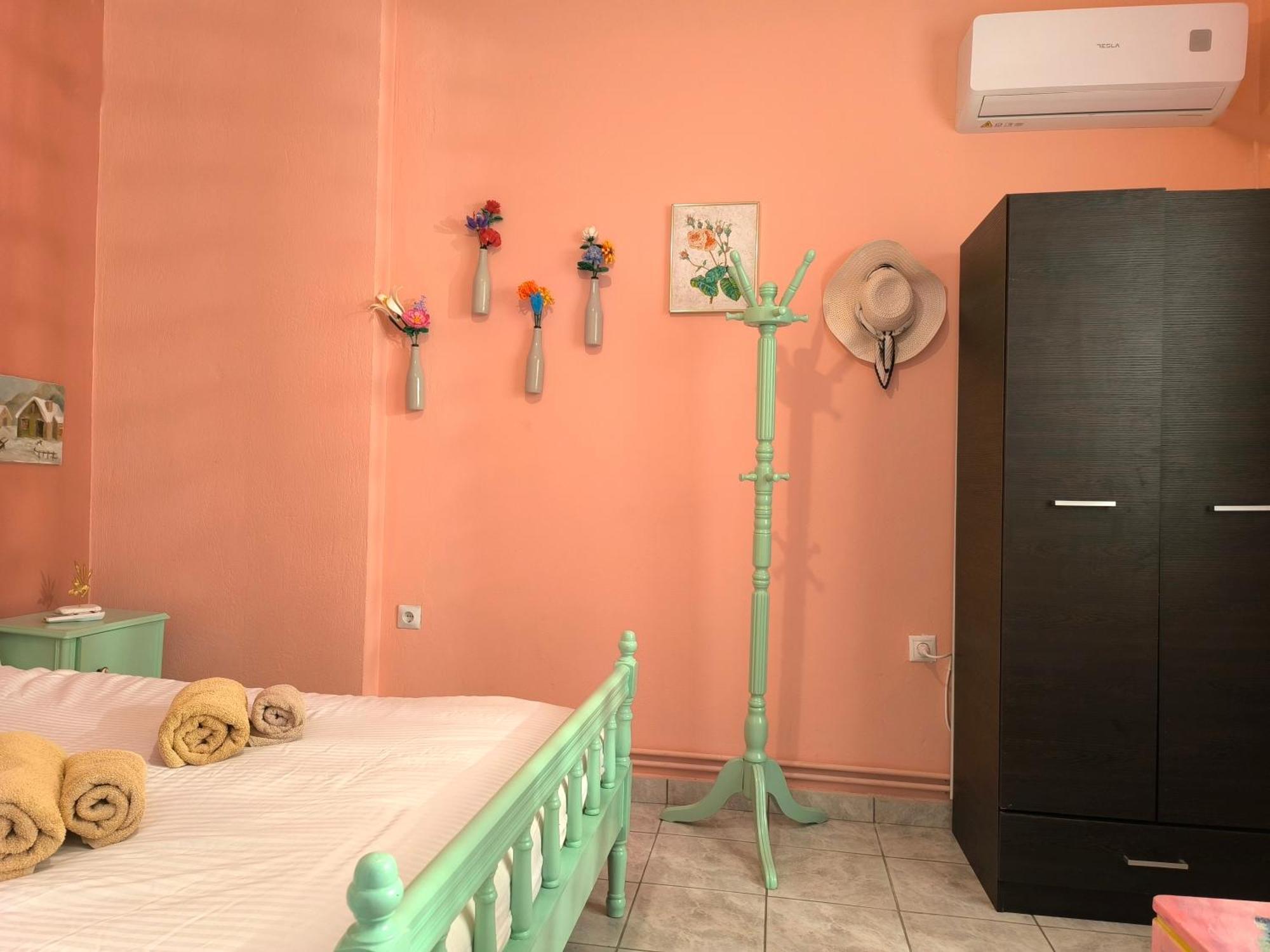 Casa Bonita, House With Private Entrance And Garden, Between Center And Sea Афіни Екстер'єр фото